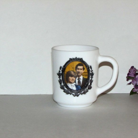 Prince King Charles & Princess Diana Royal Wedding Milk Glass Coffee Mug Vintage - Picture 3 of 6